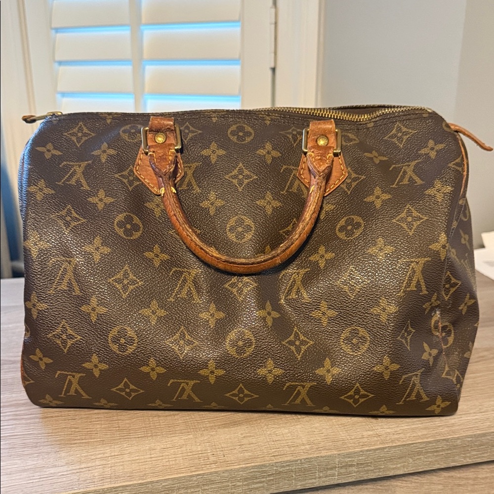 Louis Vuitton Monogram Canvas Speedy 30